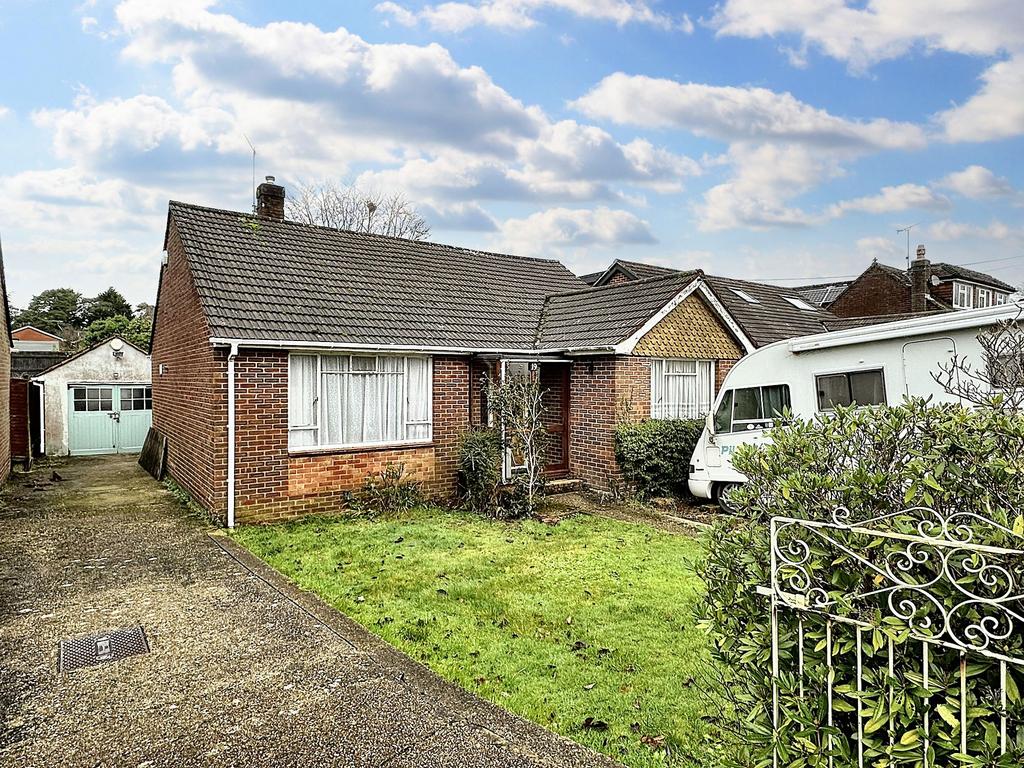 Wellington Close, Dibden Purlieu, SO45 4 bed detached bungalow for sale