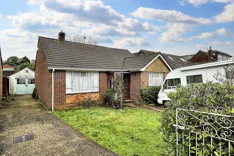 4 bedroom detached bungalow for sale - Wellington Close, Dibden Purlieu, SO45