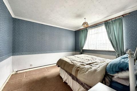 4 bedroom detached bungalow for sale, Wellington Close, Dibden Purlieu, SO45