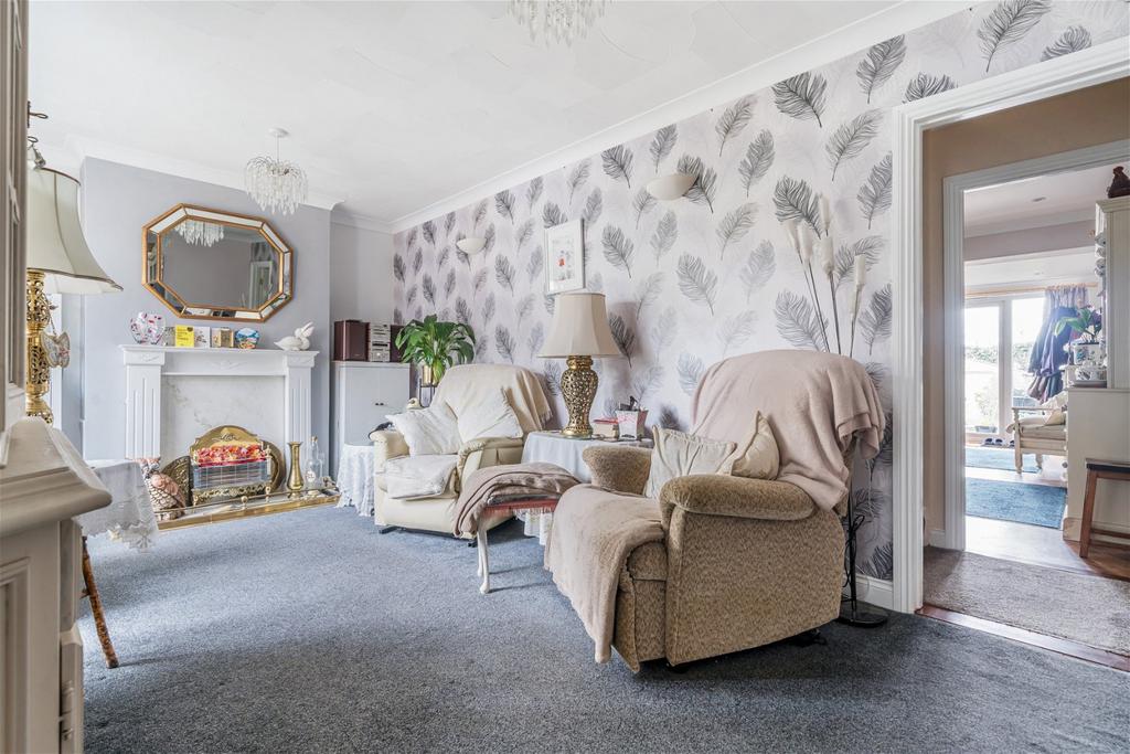 Hawbeck Road, Gillingham ME8 2 bed terraced house for sale £300,000