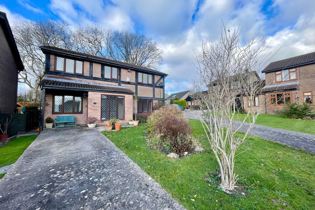 Usk Way, Barry 4 bed detached house for sale £390,000