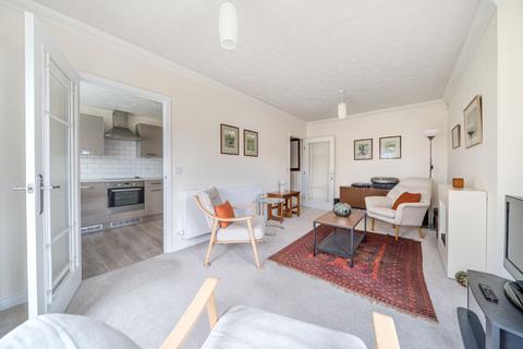 1 bedroom apartment for sale - Manygate Lane, Shepperton, Surrey, TW17