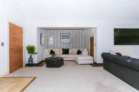 3 bedroom penthouse for sale, Apartment 8 Norcliffe Hall