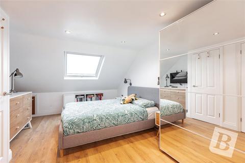 36 Hubbards Chase, Hornchurch, RM11 3DJ