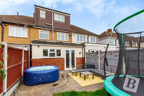 36 Hubbards Chase, Hornchurch, RM11 3DJ