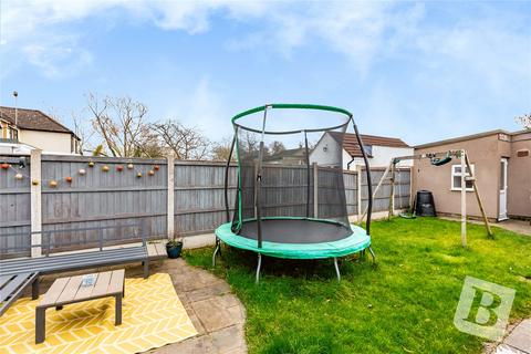 36 Hubbards Chase, Hornchurch, RM11 3DJ