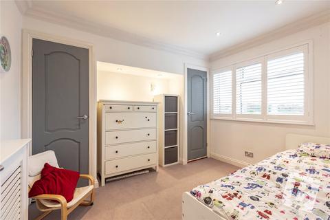 36 Hubbards Chase, Hornchurch, RM11 3DJ