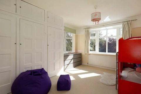 43 Buxton Drive, New Malden, KT3 3UX