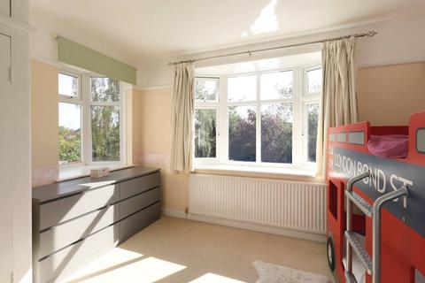 43 Buxton Drive, New Malden, KT3 3UX
