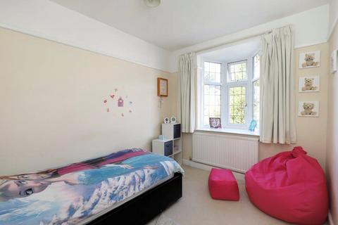 43 Buxton Drive, New Malden, KT3 3UX