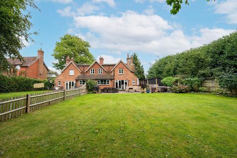 2, South Lodge Cottages Brighton Road, Lower Beeding, Horsham, RH13 6PS