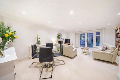 36 Common Lane, New Haw, Addlestone, KT15 3LJ