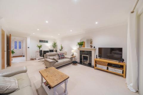36 Common Lane, New Haw, Addlestone, KT15 3LJ