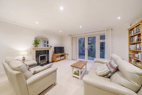 36 Common Lane, New Haw, Addlestone, KT15 3LJ