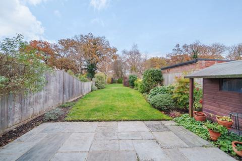 36 Common Lane, New Haw, Addlestone, KT15 3LJ