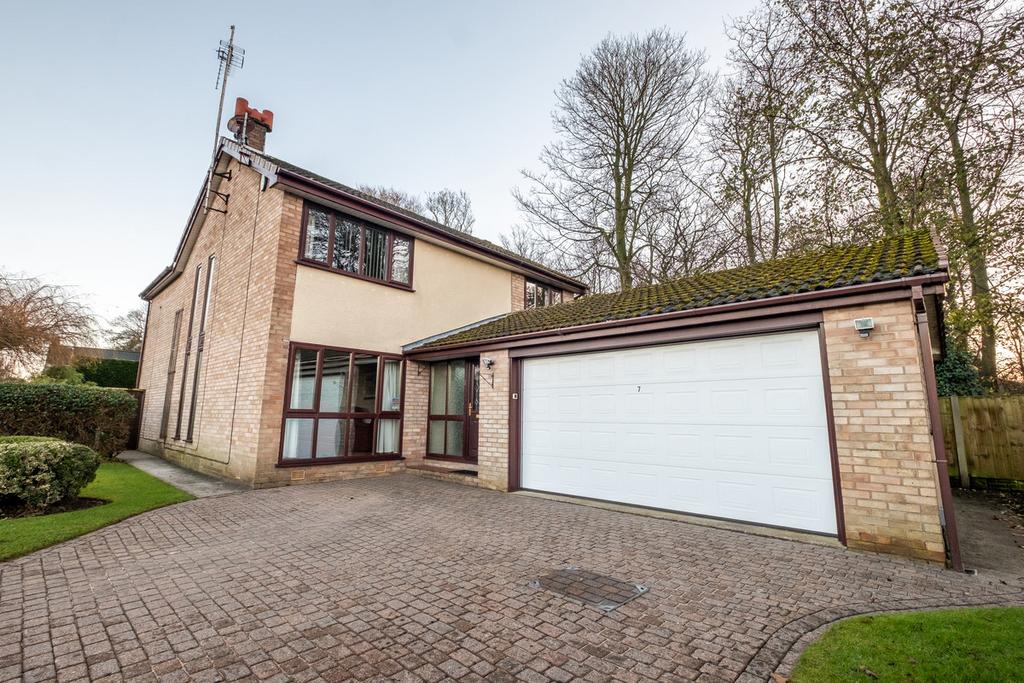 Ringwood Close, Lytham St. Annes, FY8 4 bed detached house for sale £575,000