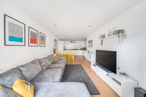 2 bedroom flat for sale, Garfield Road, Addlestone, KT15