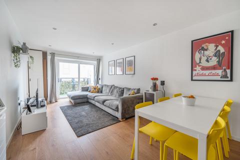 2 bedroom flat for sale, Garfield Road, Addlestone, KT15