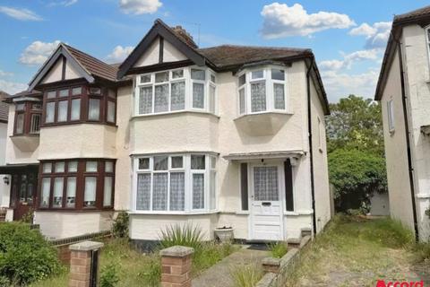 107 Carlton Road, Gidea Park, Romford, RM2 5AU