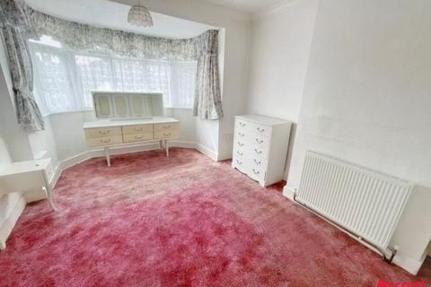 107 Carlton Road, Gidea Park, Romford, RM2 5AU