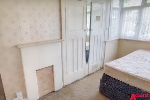 107 Carlton Road, Gidea Park, Romford, RM2 5AU