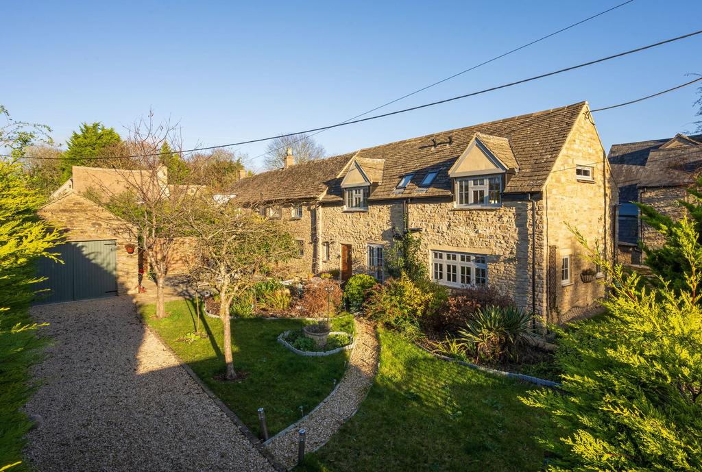 Brize Norton, Carterton OX18 3 bed cottage for sale £680,000