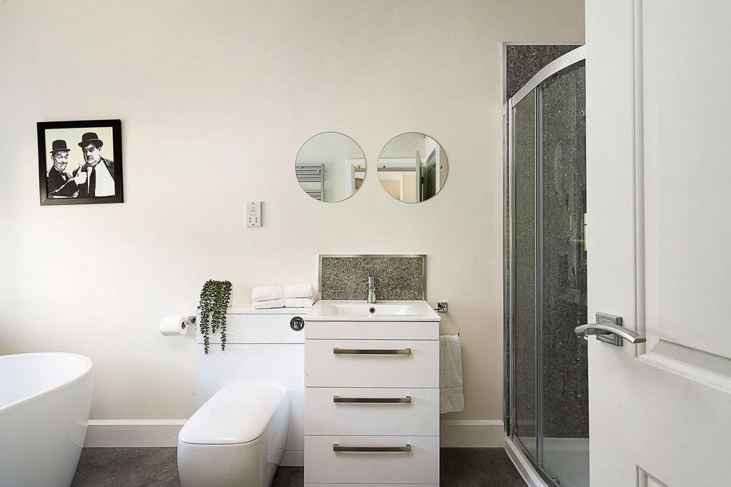 Ensuite to Master