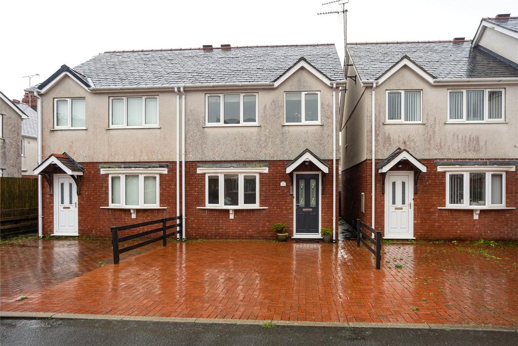 Rhos Adda, Bangor, Gwynedd, LL57 3 bed semidetached house for sale £