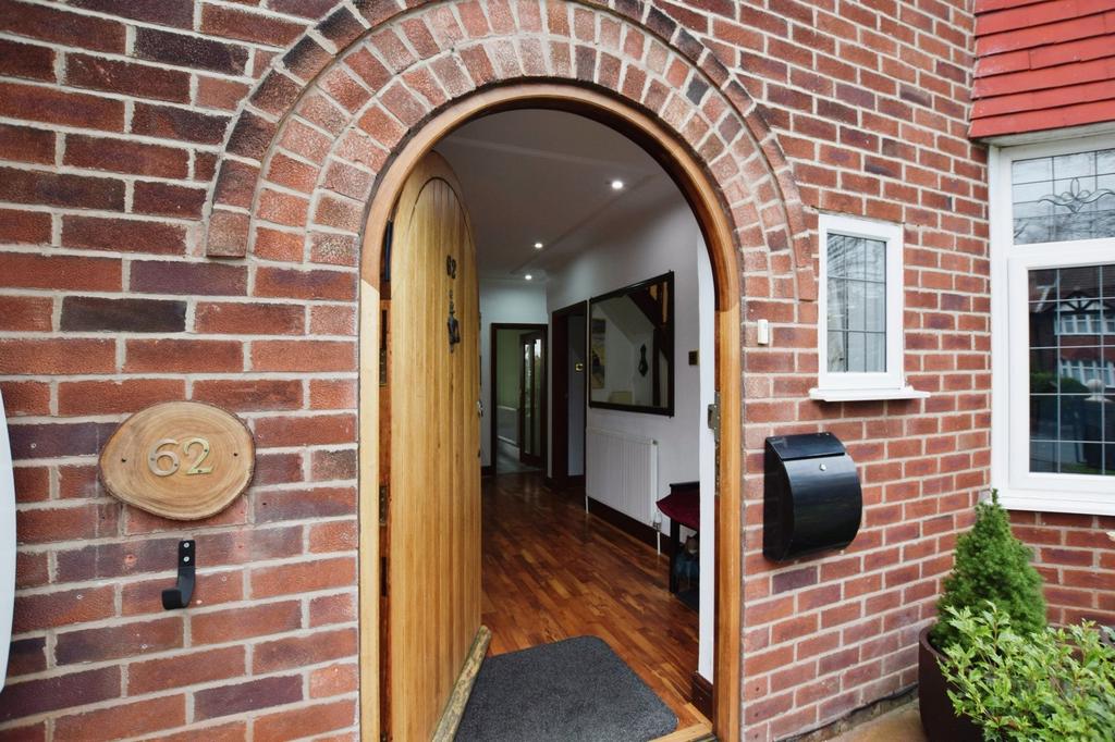 Ridgeway Road, Timperley, Altrincham, Greater Manchester, WA15 6 bed