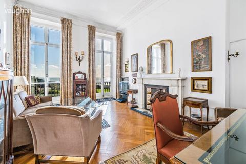 3 bedroom flat for sale, Lewes Crescent, Brighton, East Sussex, BN2