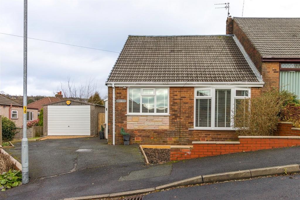 Brookside Avenue, Grotton, Saddleworth 2 bed semidetached bungalow for