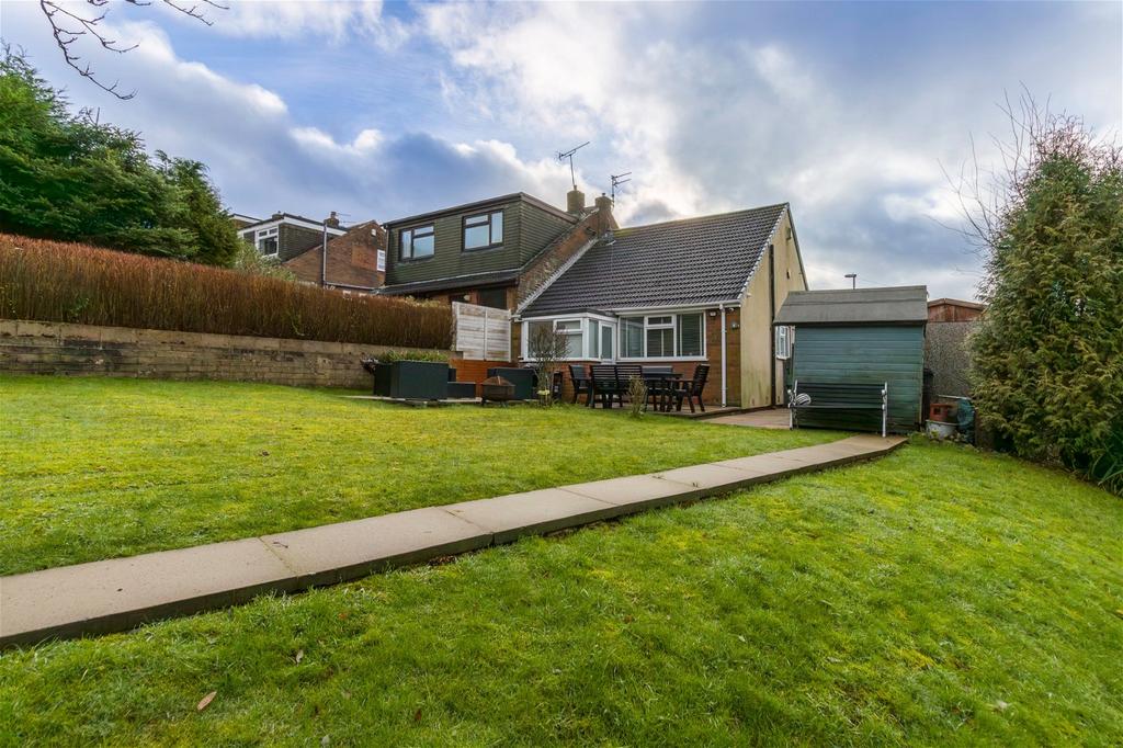 Brookside Avenue, Grotton, Saddleworth 2 bed semidetached bungalow for