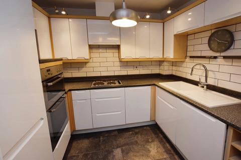 2 bedroom flat for sale - Wellington Road, Timperley, Altrincham, Cheshire, WA15