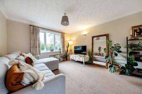10 Abingdon Close, Thame, OX9 3GB