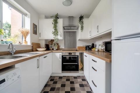 10 Abingdon Close, Thame, OX9 3GB