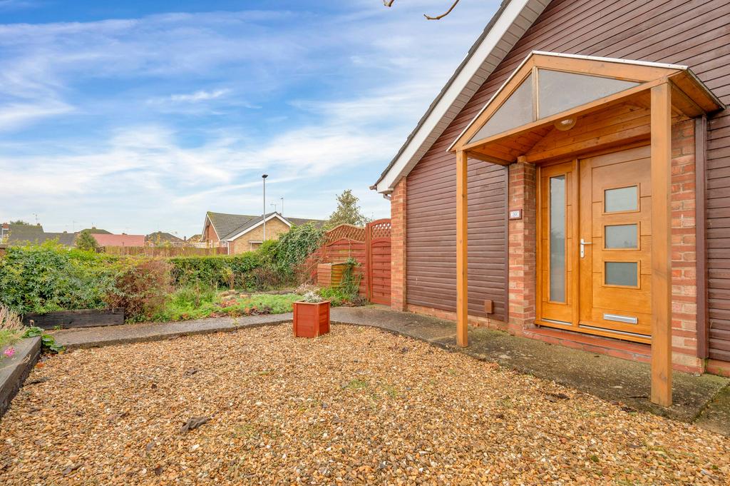 Salisbury Road, Werrington, Peterborough, PE4 3 bed semidetached