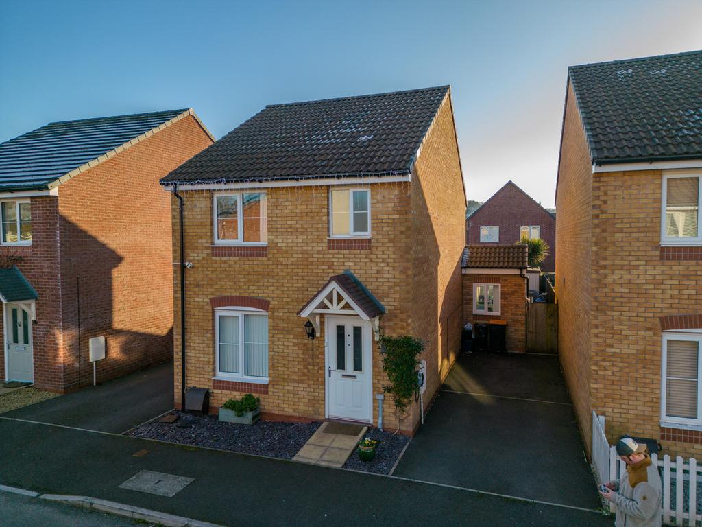 Newport NP10 3 bed detached house for sale £325,000