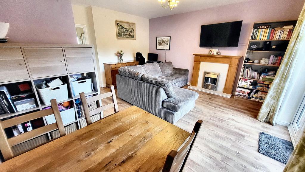 Trowbridge, Trowbridge BA14 3 bed semidetached house for sale £280,000