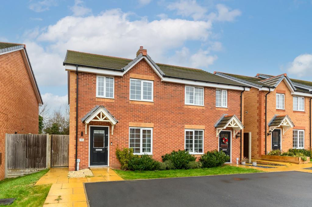 Flint Close, Southam, CV47 3 bed semidetached house for sale £158,100