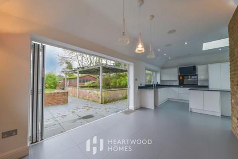 13 Forefield, St Albans, AL2 3DG