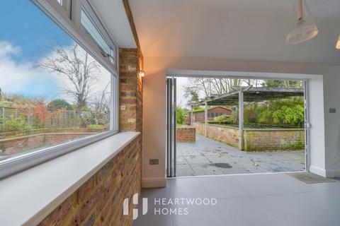 13 Forefield, St Albans, AL2 3DG
