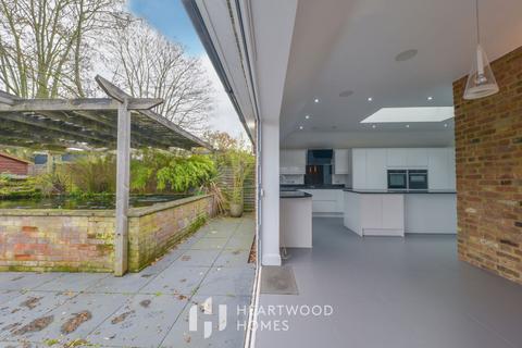 13 Forefield, St Albans, AL2 3DG