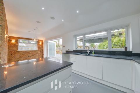 13 Forefield, St Albans, AL2 3DG