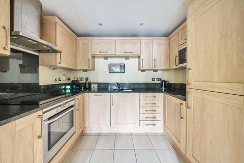 2 bedroom flat for sale, Sheerwater Road, Woodham, KT15