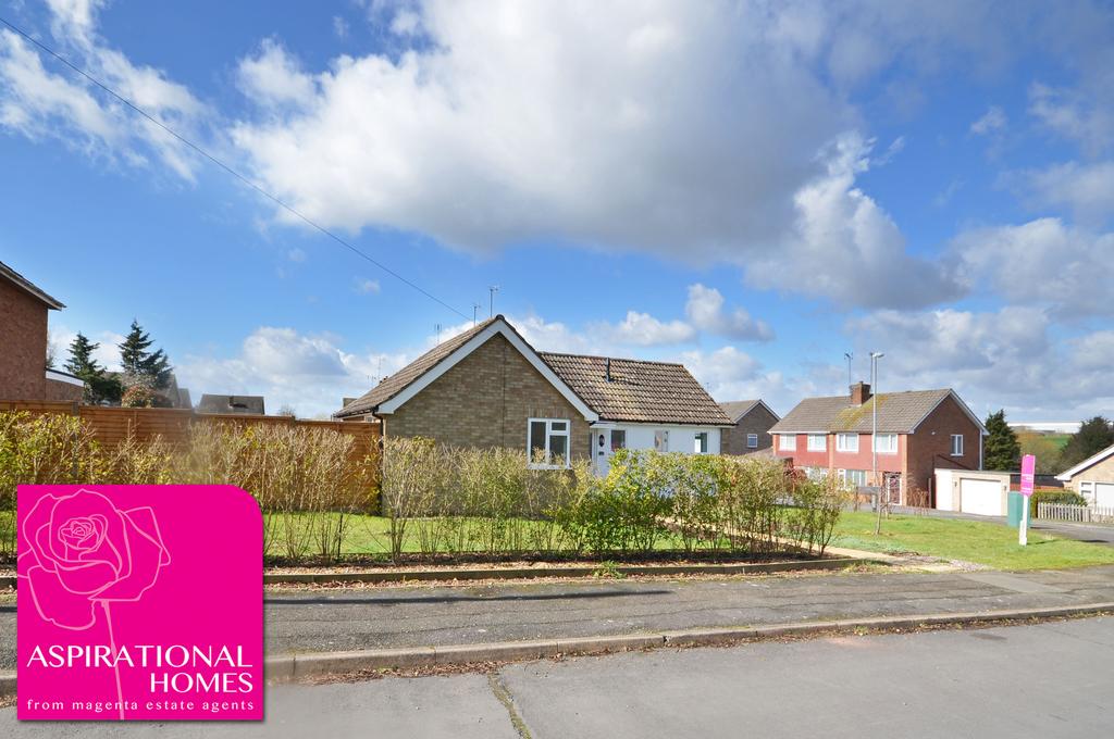 London Road, Raunds 3 bed detached bungalow £325,000