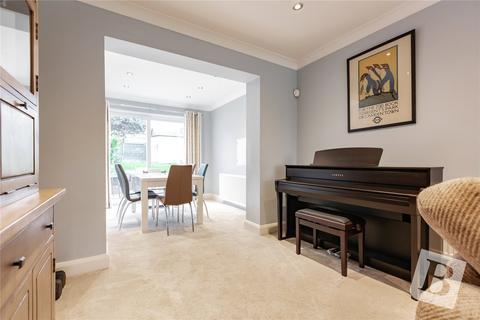 15 Kerry Drive, Upminster, RM14 1JB