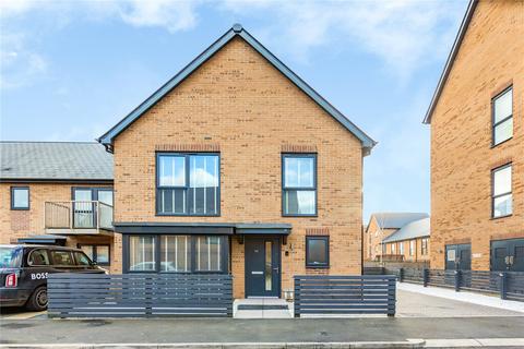 14 Falcon Way, South Ockendon, RM15 5FW