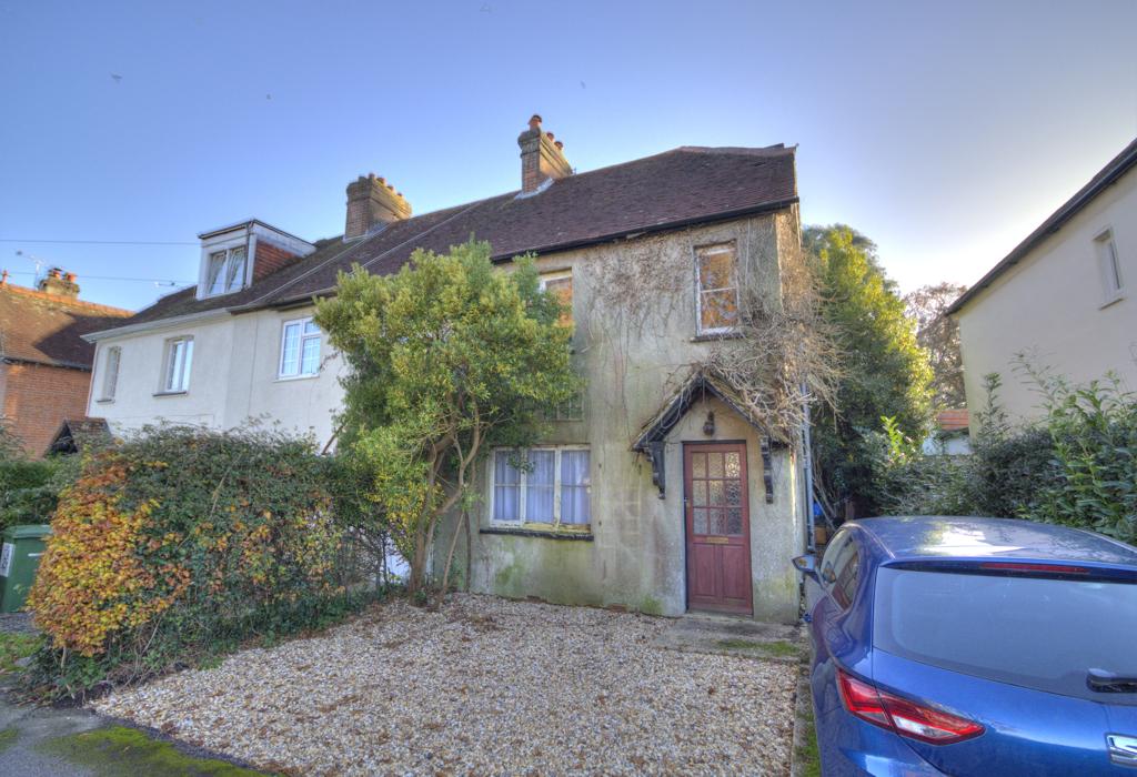 Castle Road, Rowland's Castle, Hampshire 3 bed semidetached house for