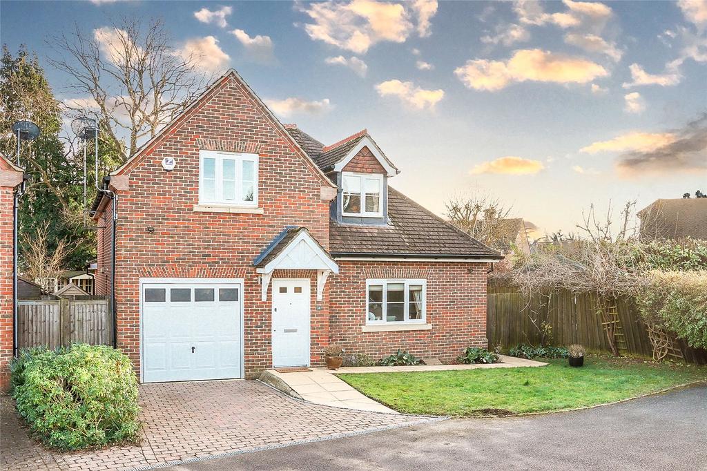 Kingsley Gardens, Ottershaw, KT16 4 bed detached house for sale £750,000