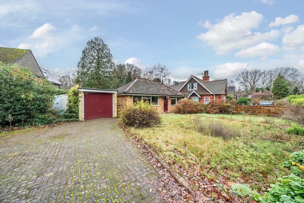 Chobham Road, Ottershaw, KT16 2 bed bungalow for sale £395,000